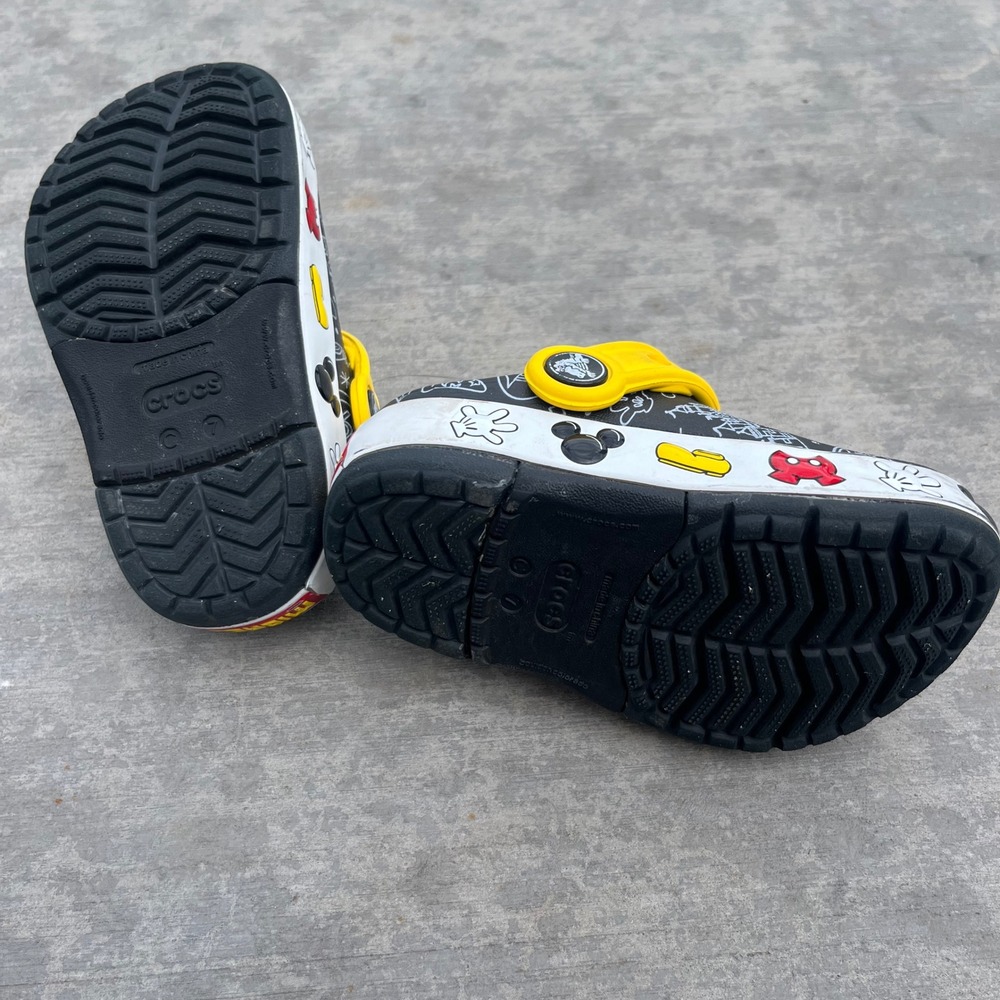 Crocs Kids Mickey Mouse Disney Parks Clogs Black Yellow Toddler Size 7 207102 - Picture 7 of 7